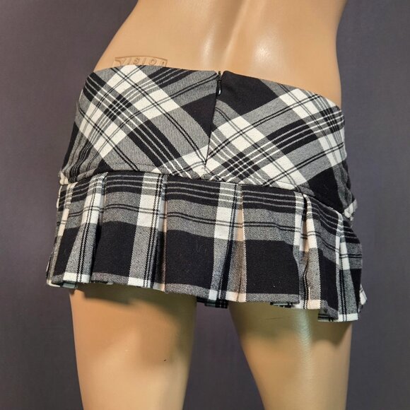 Y2K Charlotte Russe Pleated Plaid Micro Mini Skirt Size S Low Rise Black White - Picture 6 of 8